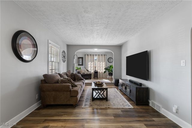 6 5th Street NE, Barberton, OH 44203