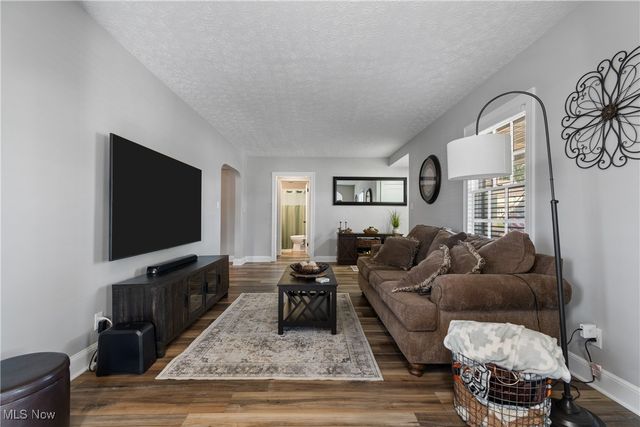 6 5th Street NE, Barberton, OH 44203