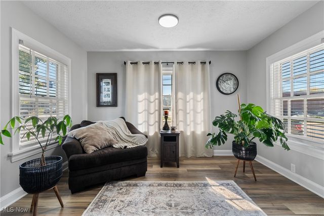 6 5th Street NE, Barberton, OH 44203