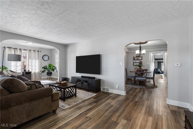 6 5th Street NE, Barberton, OH 44203