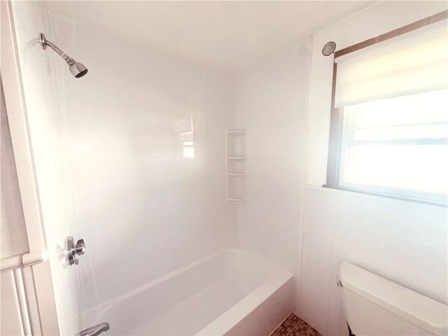 25 Thurston Avenue B, Newport, RI 02840