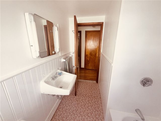 25 Thurston Avenue B, Newport, RI 02840