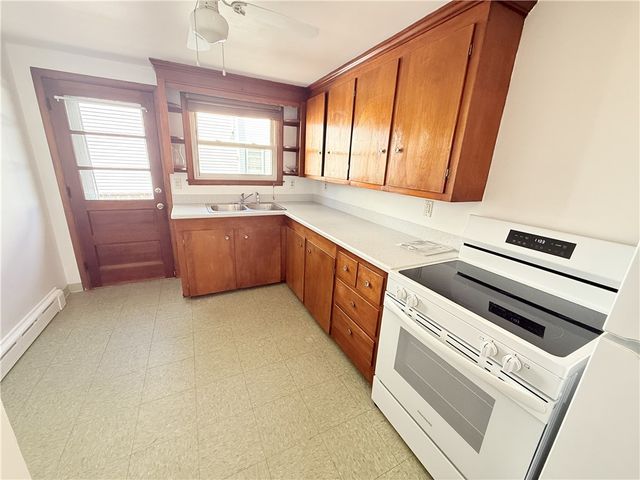 25 Thurston Avenue B, Newport, RI 02840
