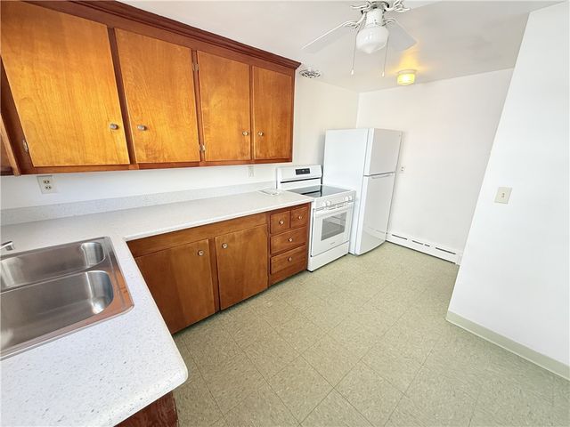 25 Thurston Avenue B, Newport, RI 02840
