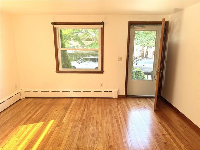 25 Thurston Avenue B, Newport, RI 02840