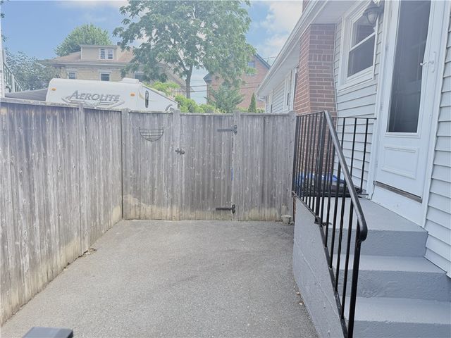 25 Thurston Avenue B, Newport, RI 02840