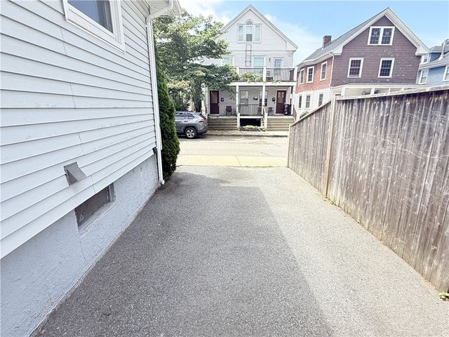 25 Thurston Avenue B, Newport, RI 02840