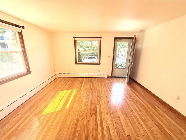 25 Thurston Avenue B, Newport, RI 02840
