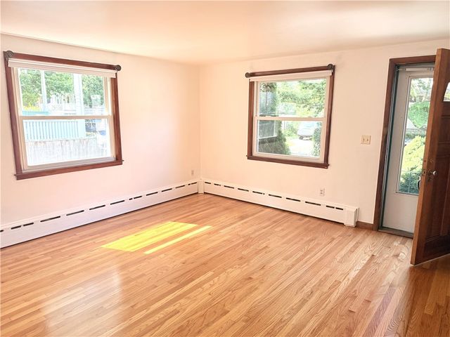 25 Thurston Avenue B, Newport, RI 02840