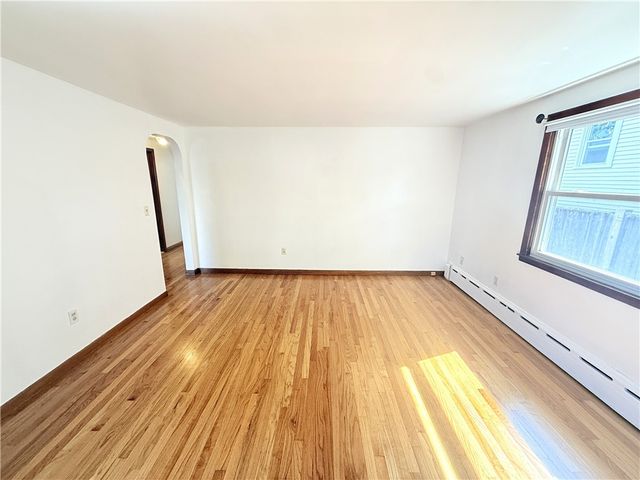 25 Thurston Avenue B, Newport, RI 02840