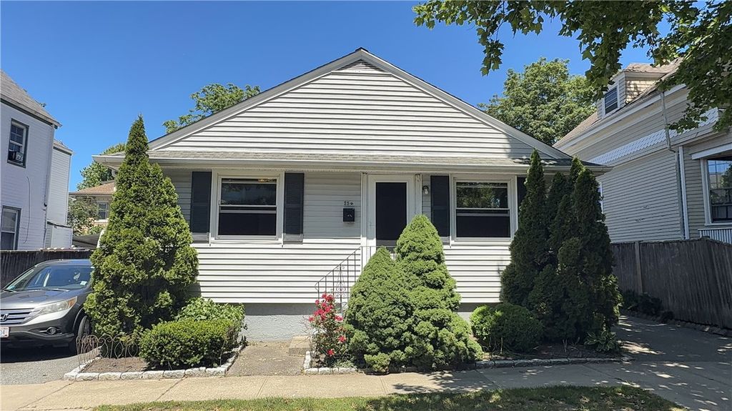 25 Thurston Avenue B, Newport, RI 02840