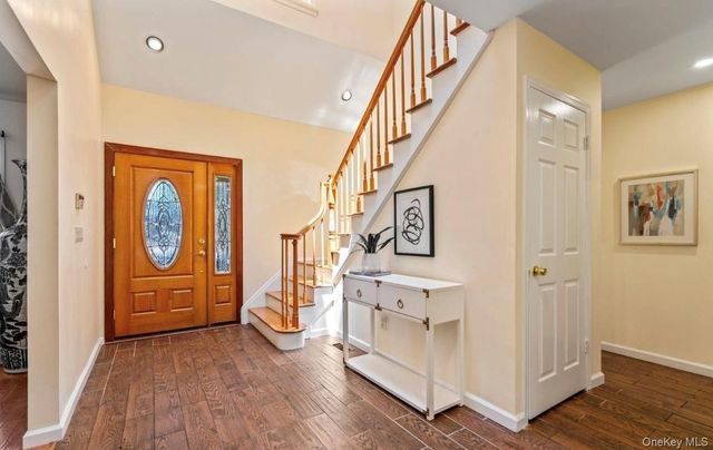 42 Titus Road, Glen Cove, NY 11542