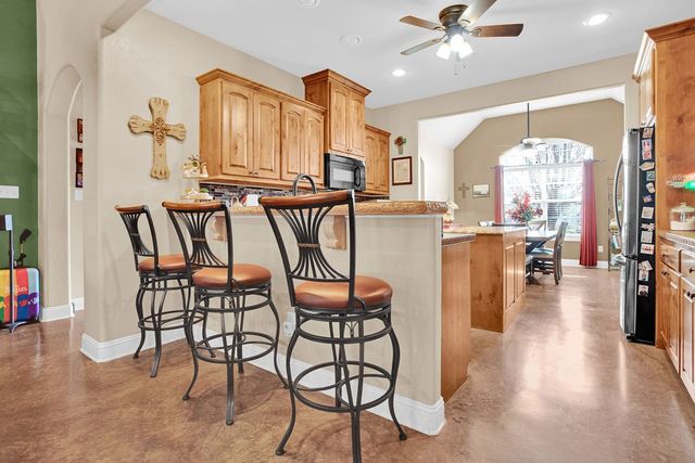 717 White Bear Trail, Lindale, TX 75771