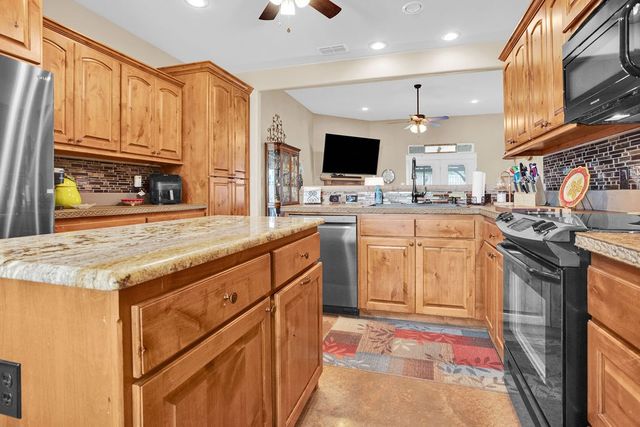 717 White Bear Trail, Lindale, TX 75771