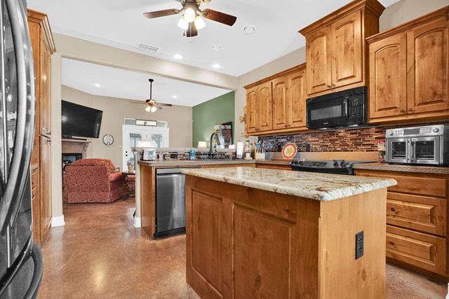 717 White Bear Trail, Lindale, TX 75771