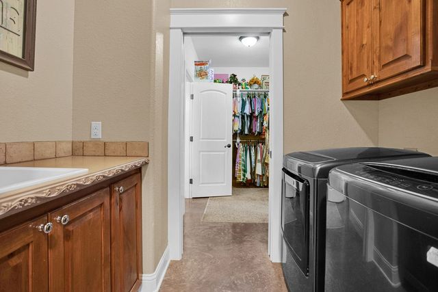 717 White Bear Trail, Lindale, TX 75771