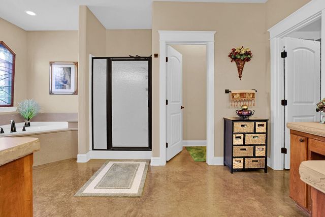 717 White Bear Trail, Lindale, TX 75771