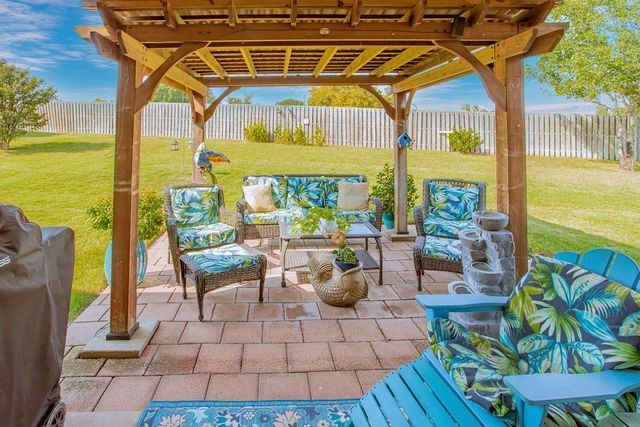 717 White Bear Trail, Lindale, TX 75771