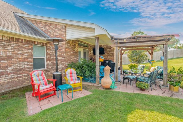 717 White Bear Trail, Lindale, TX 75771