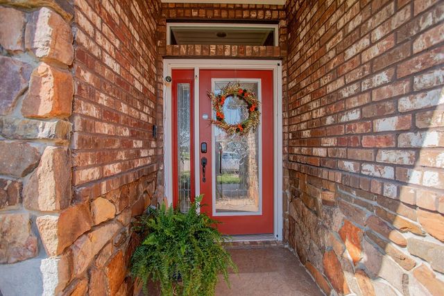 717 White Bear Trail, Lindale, TX 75771