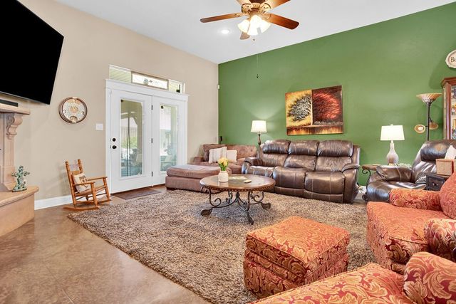 717 White Bear Trail, Lindale, TX 75771