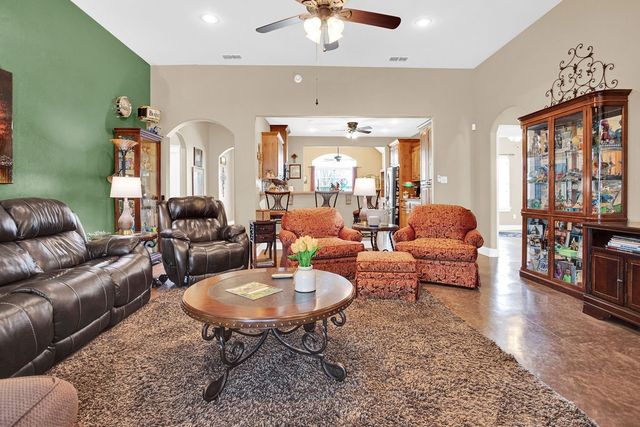 717 White Bear Trail, Lindale, TX 75771