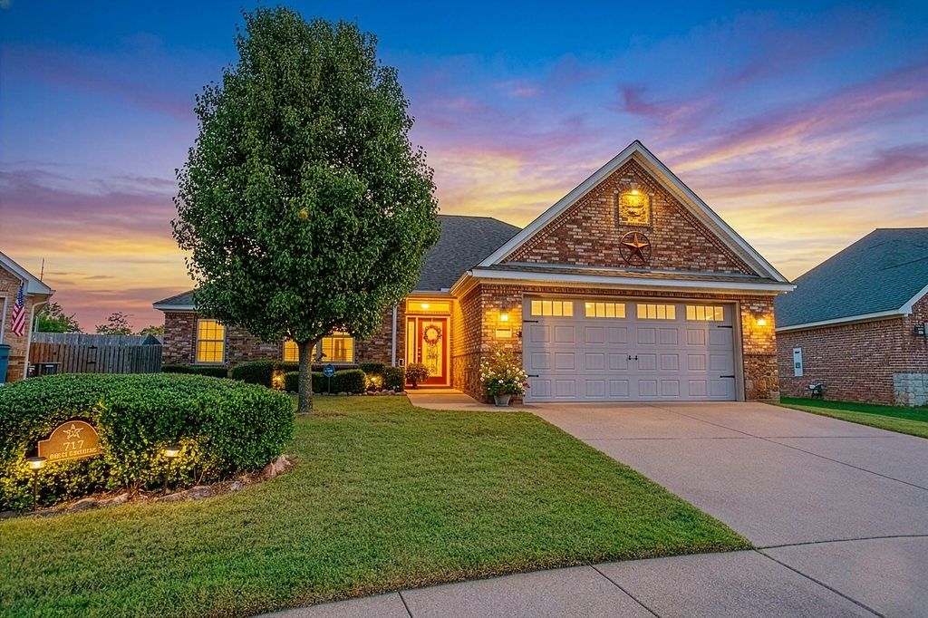 717 White Bear Trail, Lindale, TX 75771