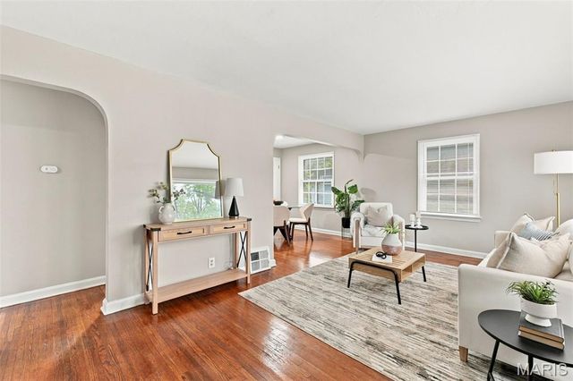 7617 Taber Drive, St Louis, MO 63133