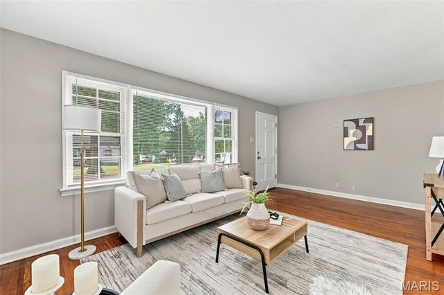 7617 Taber Drive, St Louis, MO 63133