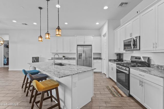 3922 E KENLEY Lane, San Tan Valley, AZ 85143