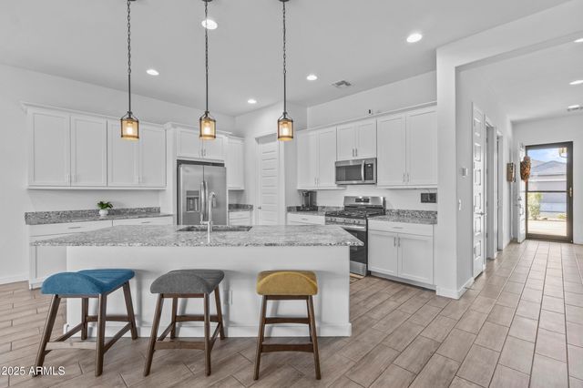 3922 E KENLEY Lane, San Tan Valley, AZ 85143