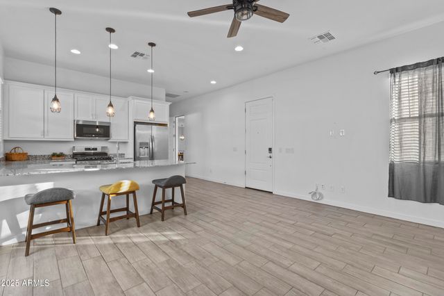 3922 E KENLEY Lane, San Tan Valley, AZ 85143