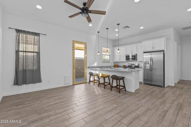 3922 E KENLEY Lane, San Tan Valley, AZ 85143