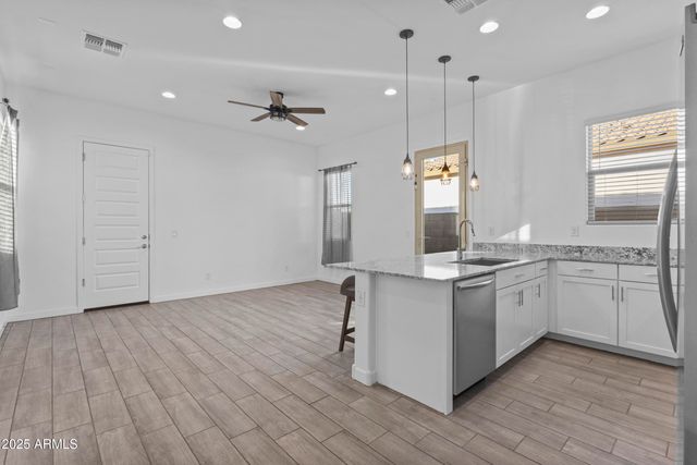 3922 E KENLEY Lane, San Tan Valley, AZ 85143