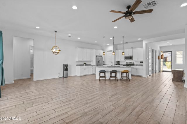 3922 E KENLEY Lane, San Tan Valley, AZ 85143