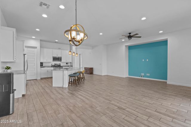 3922 E KENLEY Lane, San Tan Valley, AZ 85143