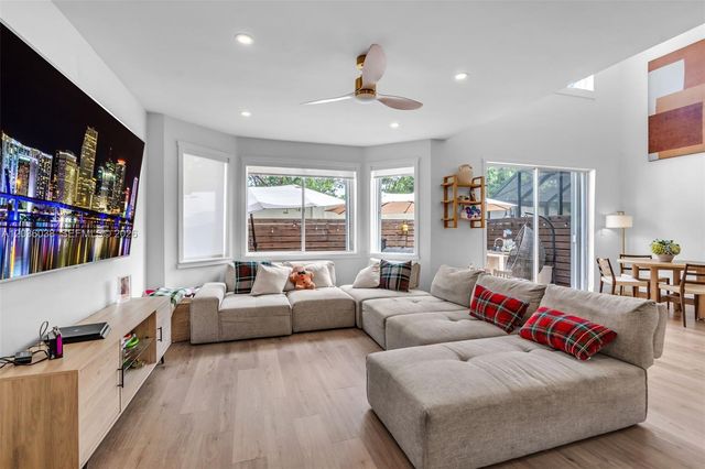 11203 NW 73rd Terrace, Doral, FL 33178