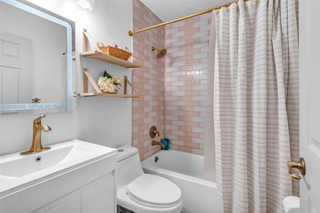 11203 NW 73rd Terrace, Doral, FL 33178