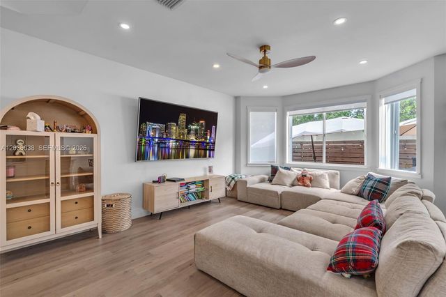 11203 NW 73rd Terrace, Doral, FL 33178