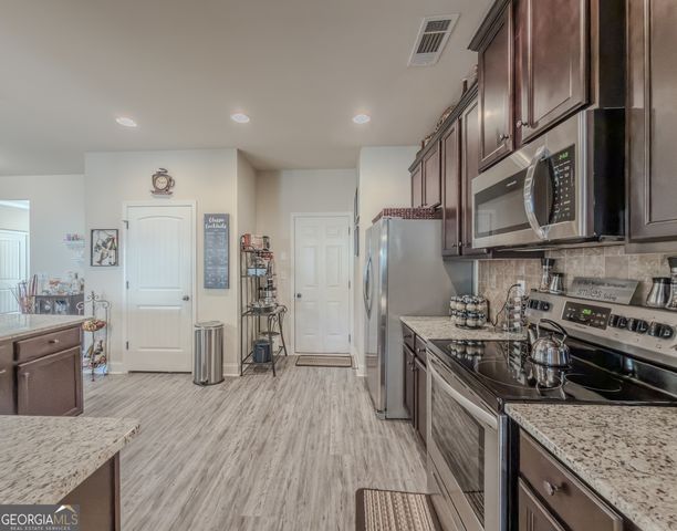 2106 Bridgewater Pass, Hampton, GA 30228