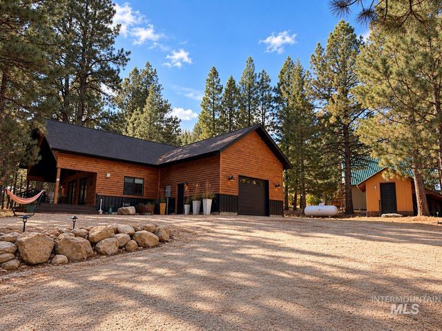 653 E Riverview Cir, Pine, ID 83647 property photo