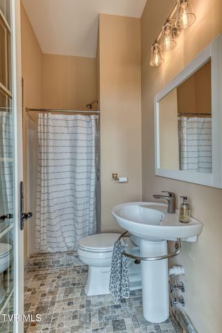 1128 Mountain Vista Pvt Drive, Bristol, TN 37620