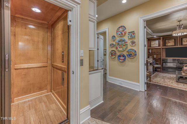 1128 Mountain Vista Pvt Drive, Bristol, TN 37620