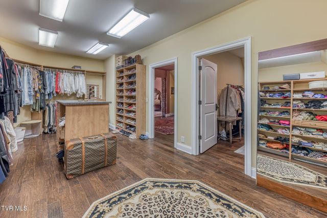 1128 Mountain Vista Pvt Drive, Bristol, TN 37620