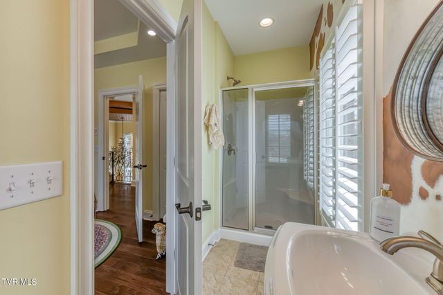 1128 Mountain Vista Pvt Drive, Bristol, TN 37620