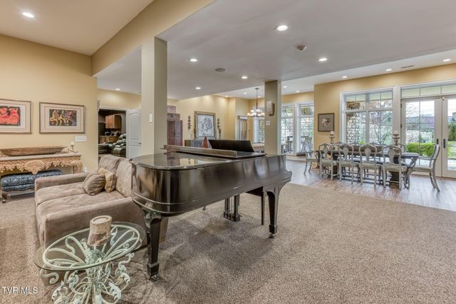 1128 Mountain Vista Pvt Drive, Bristol, TN 37620