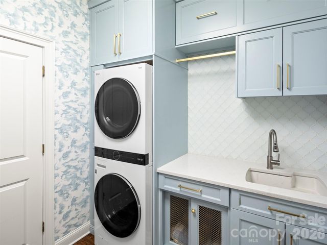 604 Holt Lane, Asheville, NC 28803