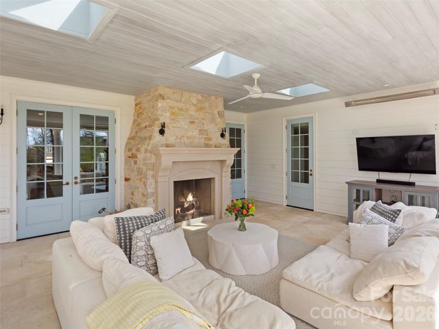 604 Holt Lane, Asheville, NC 28803