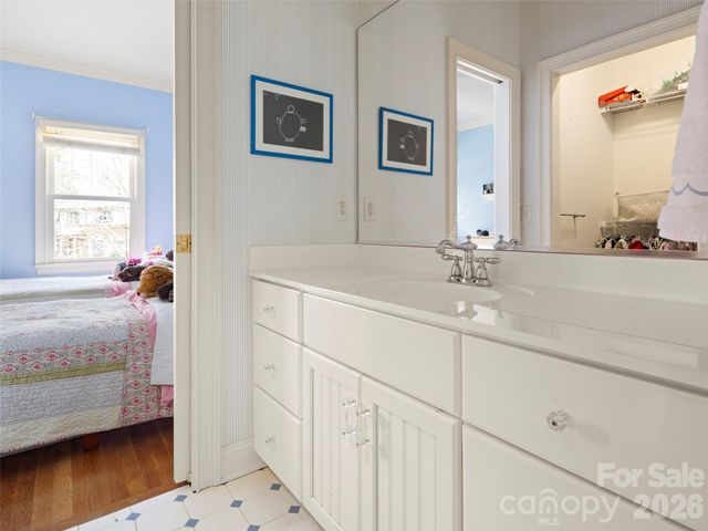 604 Holt Lane, Asheville, NC 28803
