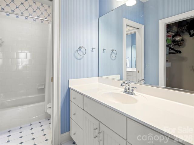 604 Holt Lane, Asheville, NC 28803